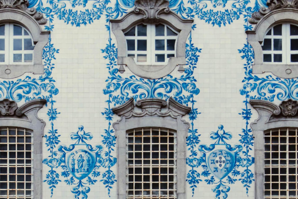 façade azulejos - destination porto