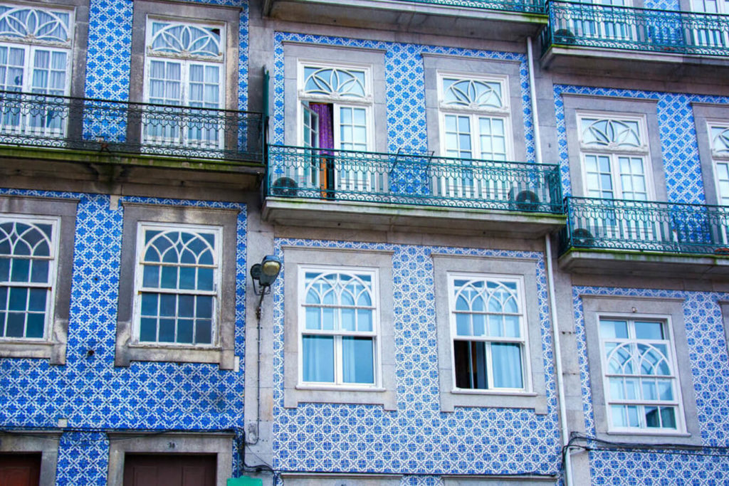 immeuble azulejos - destination porto